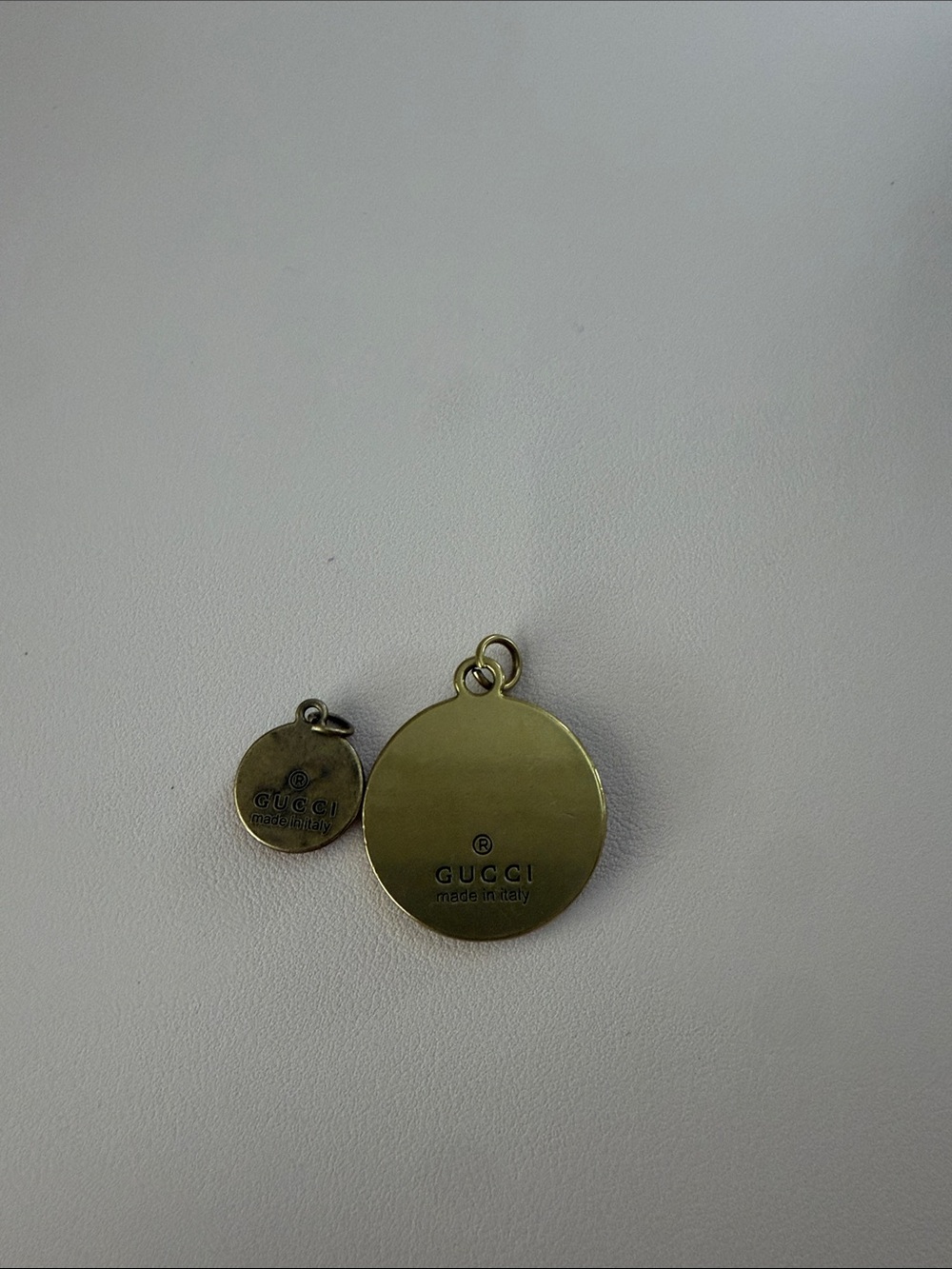 Gucci Bee medallion Pendant Charms in Green and Red - Picture 2 of 2